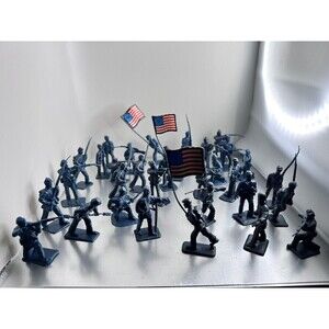 Lot of 32 Accurate Civil War Soldiers Infantry Plastic Toy Soldiers (1/32 54mm)